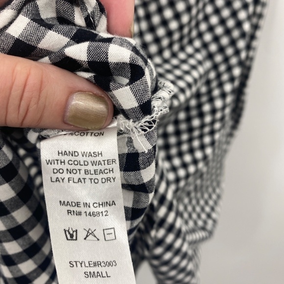 Caution to the Wind Off the shoulder blouse Size Small - Picture 8 of 8